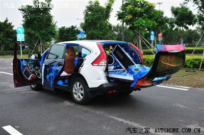 非常城市,让汽车音响走进生活。香车、美女、