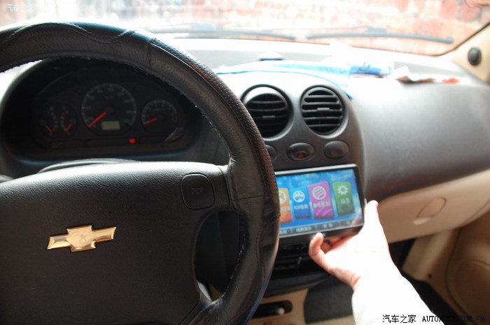 奖品向奔驰B级车学习改善导航安全视角,中控台