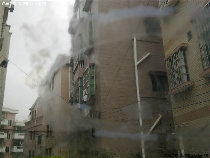 【图】清除挡风玻璃的贴纸污渍