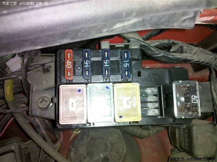 紧急求助啊,收音机点烟器都没电了。中午买车