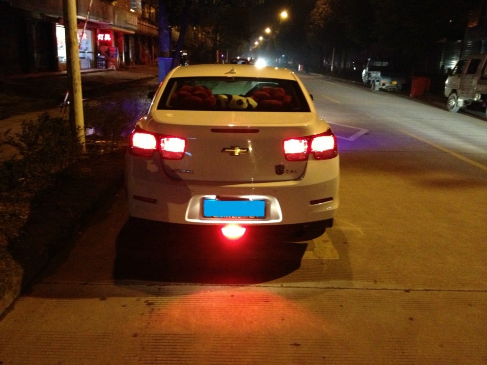 为什么电脑的显示屏开出来时开关一亮一亮的,