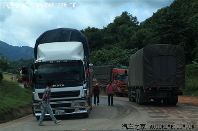 老挝的卡车,基本以日本的五十铃和国产东风为主.