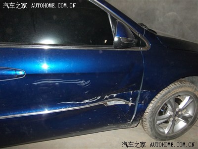 门被撞瘪,更换右前门+右边翼子板,需要多少银