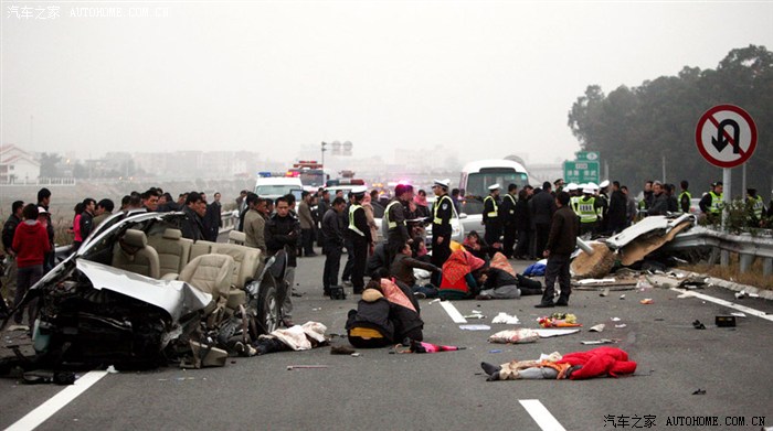 【图】QQ新闻头条一家6人车祸死5口VS买日产