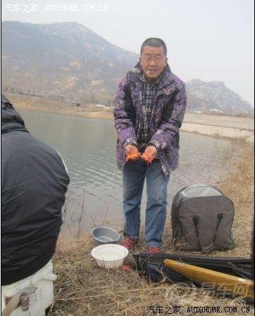 这张就是滕州顶顶大名的王瞎子大哥,专业钓鱼哦,看看今天的战况,相当