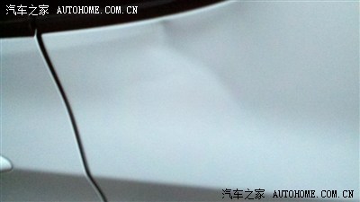 后门的C柱上面被摩托车撞窝进去了。大概要多