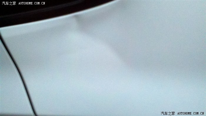 【图】后门的C柱上面被摩托车撞窝进去了。大