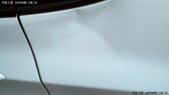 【图】后门的C柱上面被摩托车撞窝进去了。大