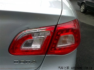 右侧尾灯倒车撞坏了,报了保险,该怎么处理呢?