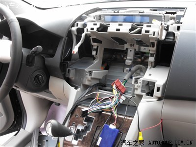 自达8原装DVD导航OBD行车电脑油耗仪安装作