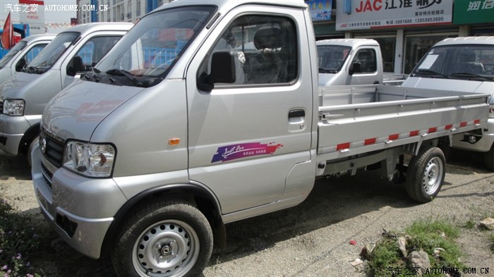 东风微卡v01-214-a,单排整车,内车厢尺寸2900*1540*340,配有五菱柳汽