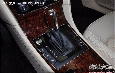 新款帕萨特和迈腾比较,哪一款车好一点_帕萨特