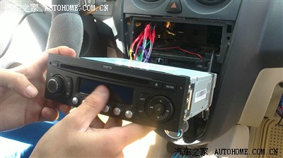 更换标致307cd,装5寸套装喇叭,车贴作业