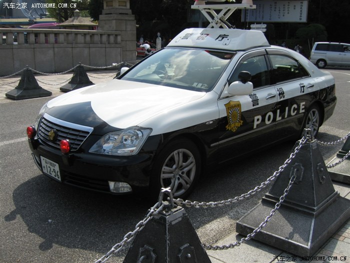 特别喜欢这辆警车威武皇冠帅气警视厅标志