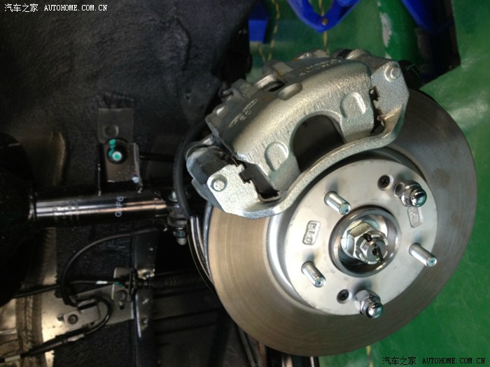 【图】学校车间n多辆悦动 拆制动卡钳随便拍两