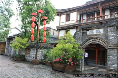 蜀人自古好休闲,九寨仙境在四川;如今再游黄龙