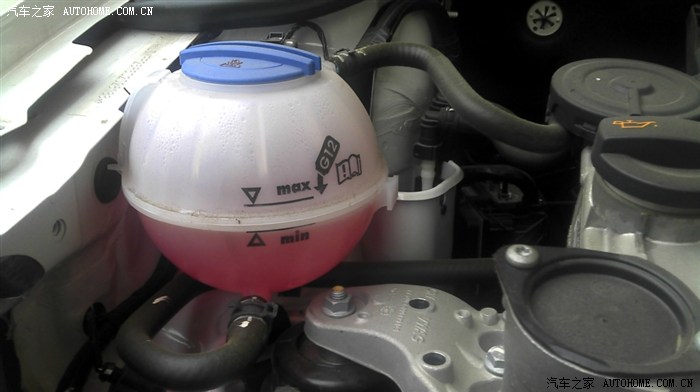 【图】新POLO 防冻液情况 还有发动机舱楼有