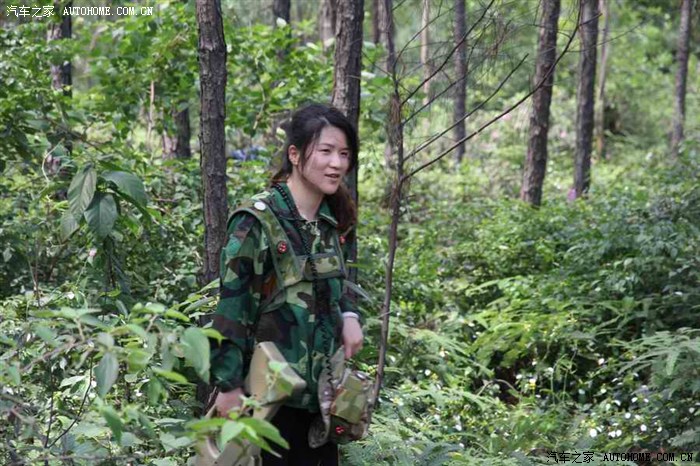 男女户外活动——打野战!~内有大量照片和公司mm