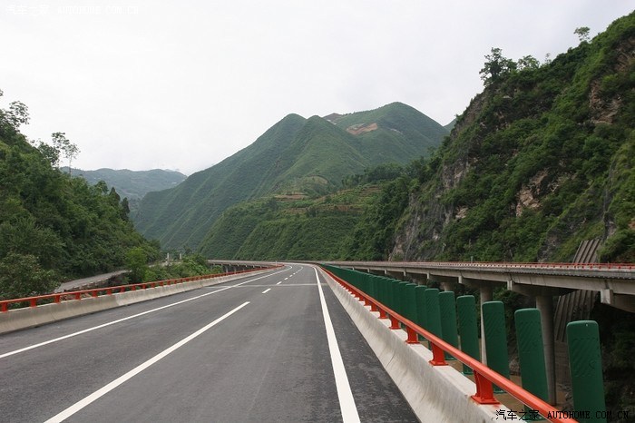 秦岭深处的西康高速公路隧道群!