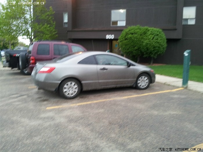【图】加拿大某公寓小区实拍不同品牌汽车,新