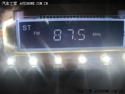 精 液晶屏负显,自动可调仪表灯,烟灰缸手套箱加