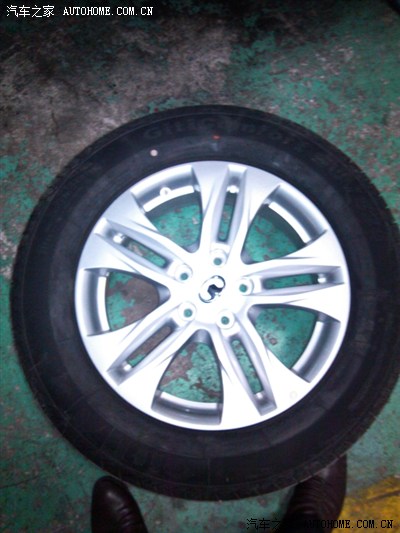 第一次玩车震-女友的第一次真的出血了,还是经