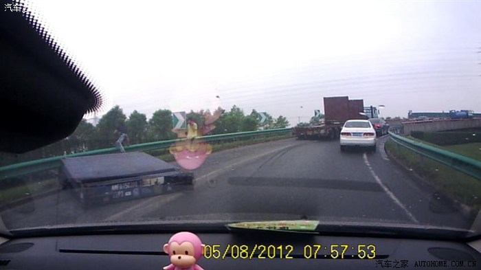 【图】集卡转弯时甩出个大杀器!_标致408论坛