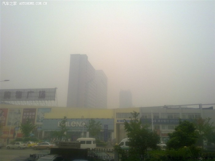 6月11号武汉灰霾天,出门都不敢呼吸了。