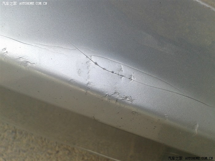 【图】倒车撞树上了,后保险杠有裂痕 怎么处理