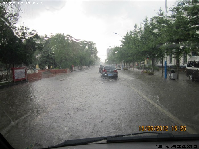 【图】2012年6月15日阜新大雨,雨后堵车(内有