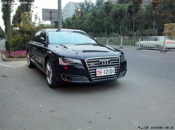【图】刚在路上拍到的军牌W12_奥迪A8\/S8论