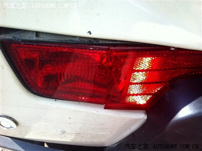 秀尔红绿灯刹车被追尾.(3楼已补后防撞梁图片