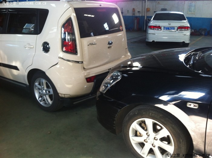 秀尔红绿灯刹车被追尾.(3楼已补后防撞梁图片