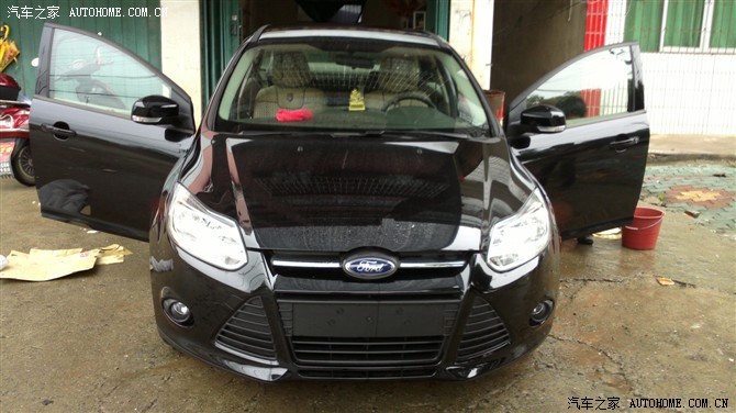 【图】新福克斯三厢黑色1.6手动乞丐版简单提