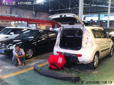 秀尔红绿灯刹车被追尾.(3楼已补后防撞梁图片