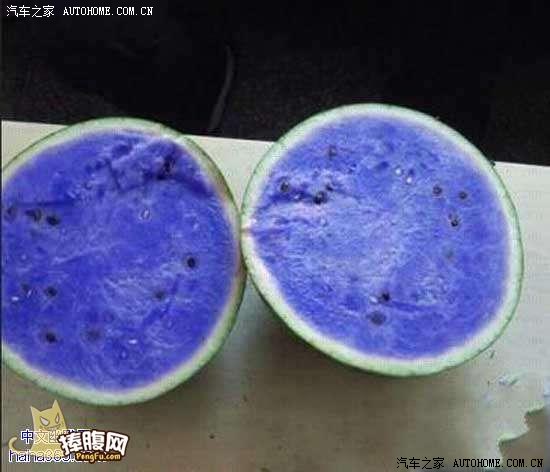 大热的天从超市买个西瓜,回家切开一看没敢吃