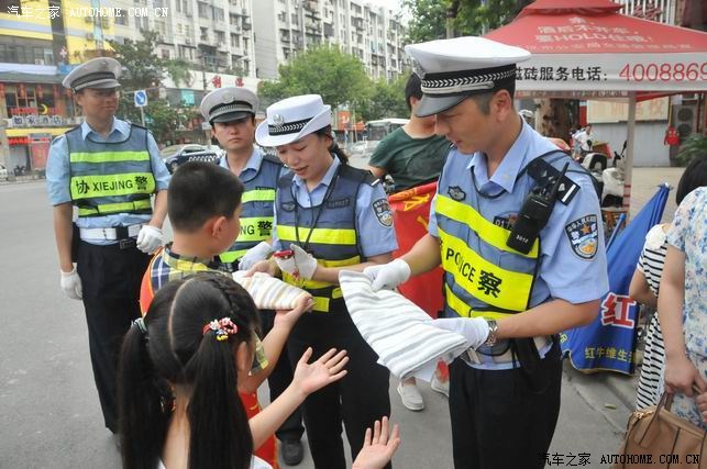 【图】刚才知道警察和协警身上条子颜色深浅有