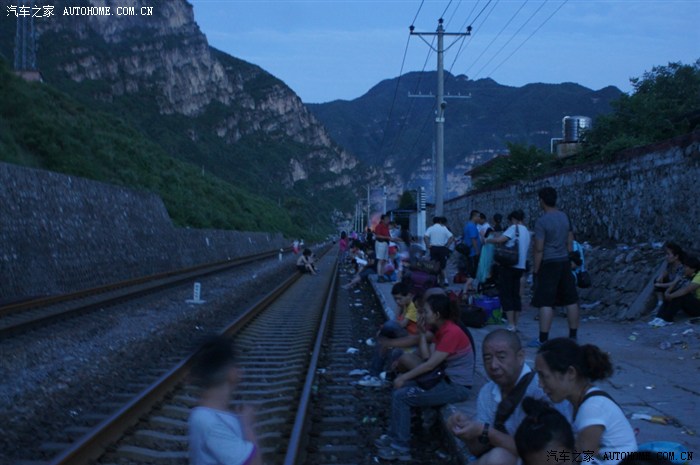 自驾游遇暴雨山洪泥石流被困苟各庄火车救援23日抵京