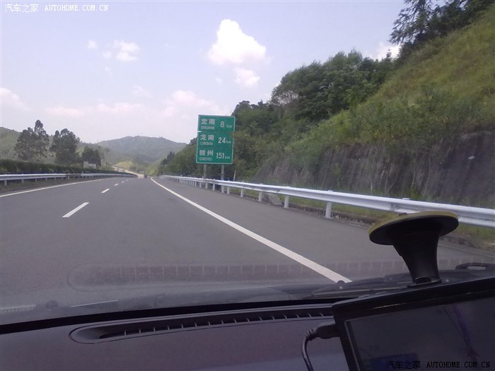 老城高速入口上到赣粤高速,此时距离赣州151km