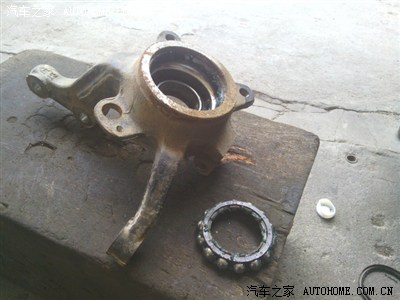 杯具了,右前轮一轮胎螺丝滑丝了