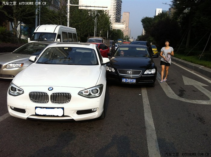 交通法规是橡皮条?谁找关系就能偏向谁?这尼