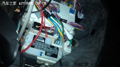 5的保险盒在方向盘下面的哪里.最后有图哈._雨燕/速