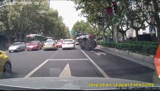 颠覆物理学定义的诡异翻车。求高人详解。