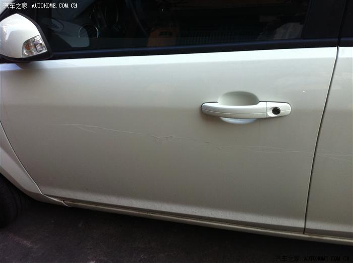 【图】车停在小区,被人刮了,凶手跑掉了_福克