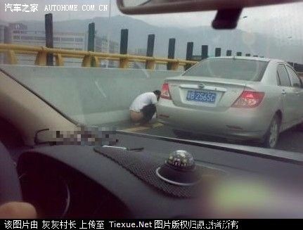 高速上堵车内急的解决方法!