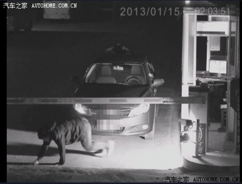 【图】太有才了,女子扮鬼逃天价停车费