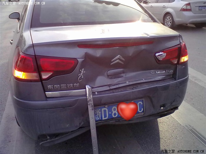 【图】新交规,贱黄灯,被追尾, 定损10000多!