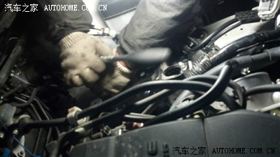 更换发动机左机脚垫作业,解决换档异响!