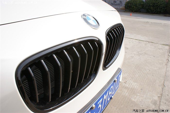 【图】高亮中网+BMW脚垫+储物网格+碳纤反