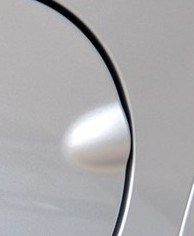 翼搏的油箱盖开关在哪里?求加油开关照片!